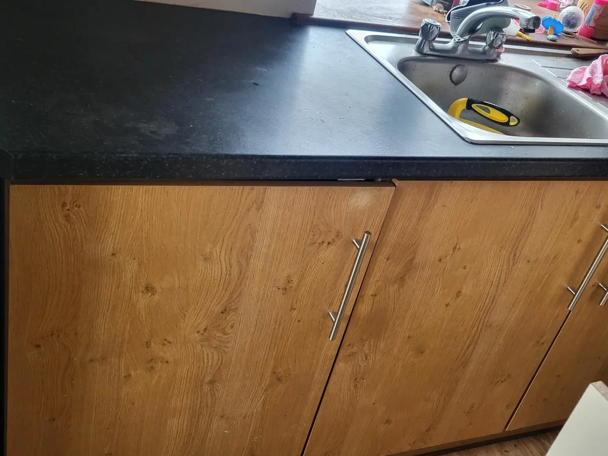 Kitchen units - Image 1