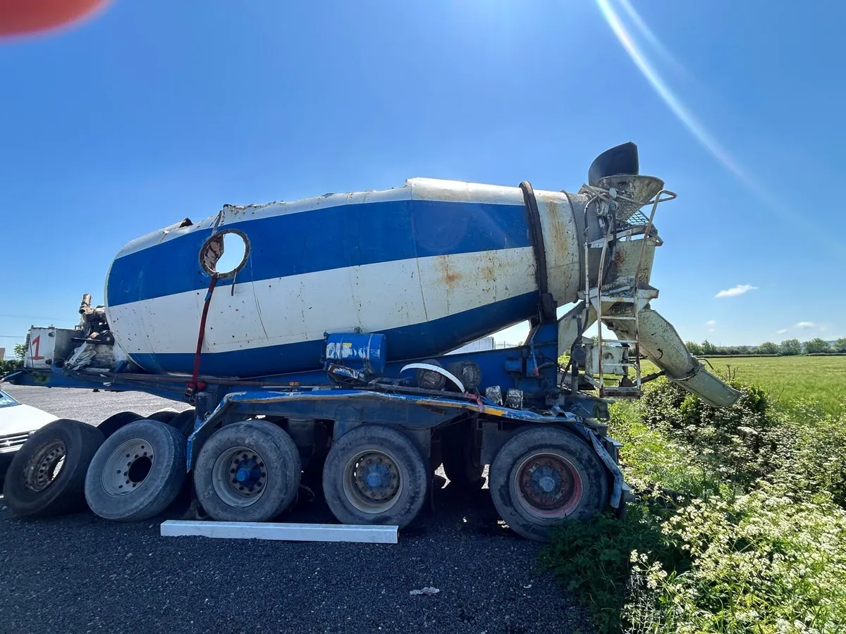 Concrete mixer trailer - Image 1
