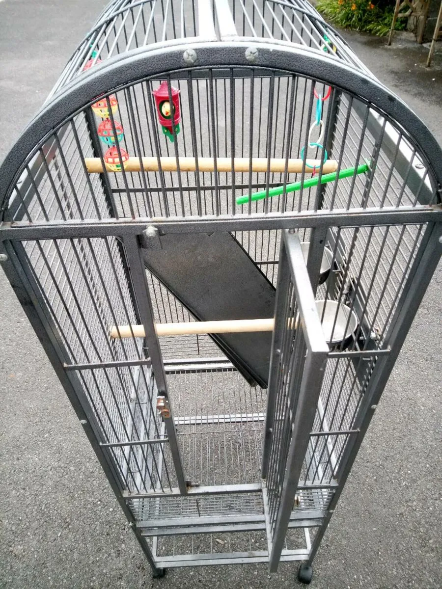 Large Floor Standing Bird Cage (On Castors) - Image 1