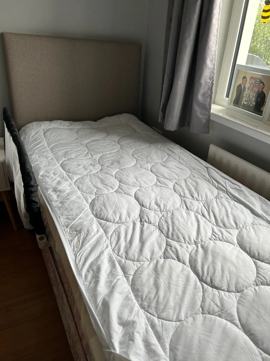Single divan bed with mattress and head board - Image 1