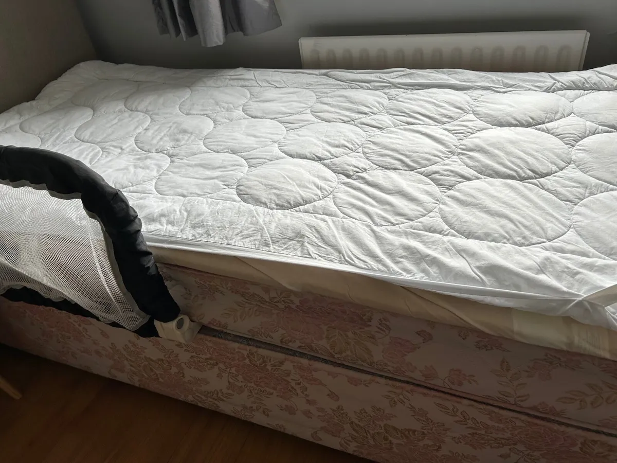 Single divan bed with mattress and head board - Image 2