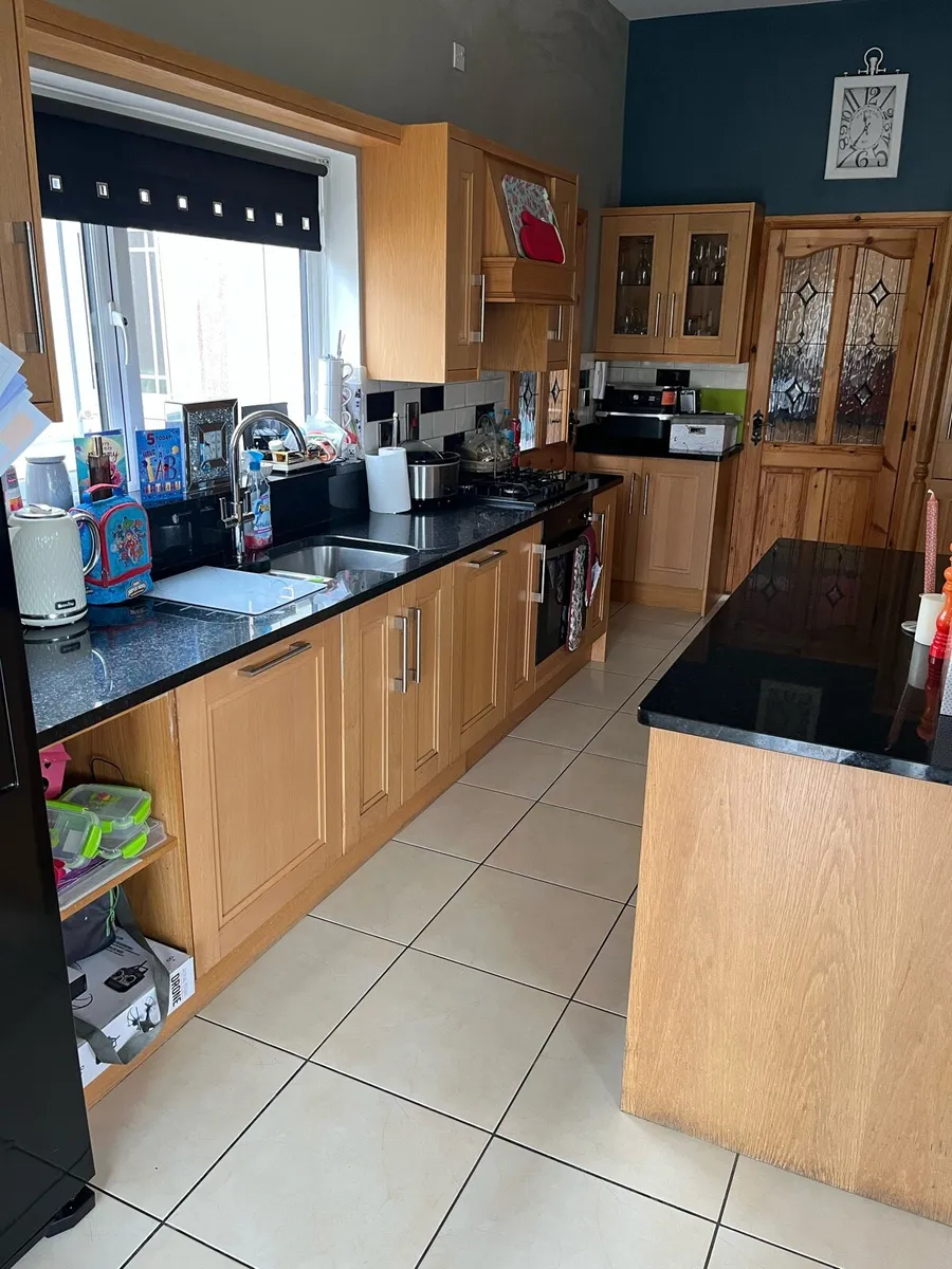 Oak Kitchen units & black granite worktops - Image 1