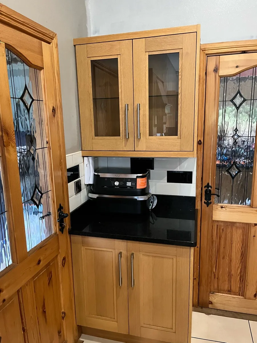 Oak Kitchen units & black granite worktops - Image 4
