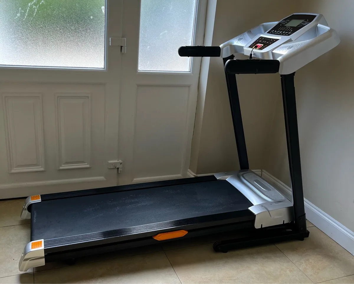 Treadmill 1-14km / 1-15% incline - Image 1