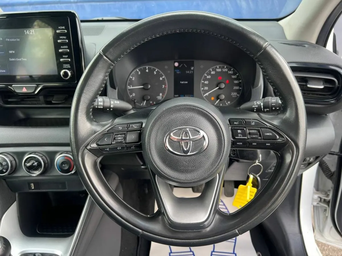 Toyota Yaris LUNA 1.0 // FULL SERVICE HISTORY // M - Image 4