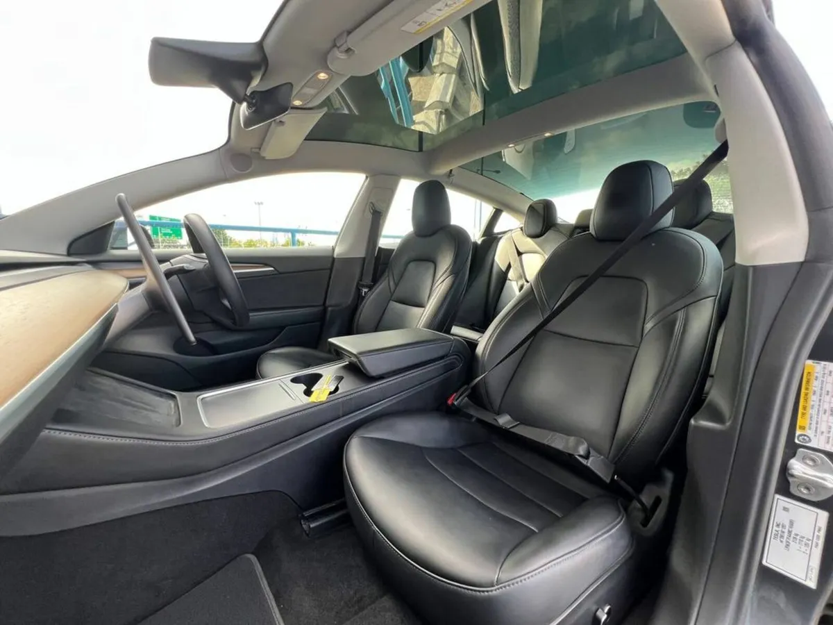 Tesla Model 3 STANDARD RANGE + // PANORAMIC SUNROO - Image 2