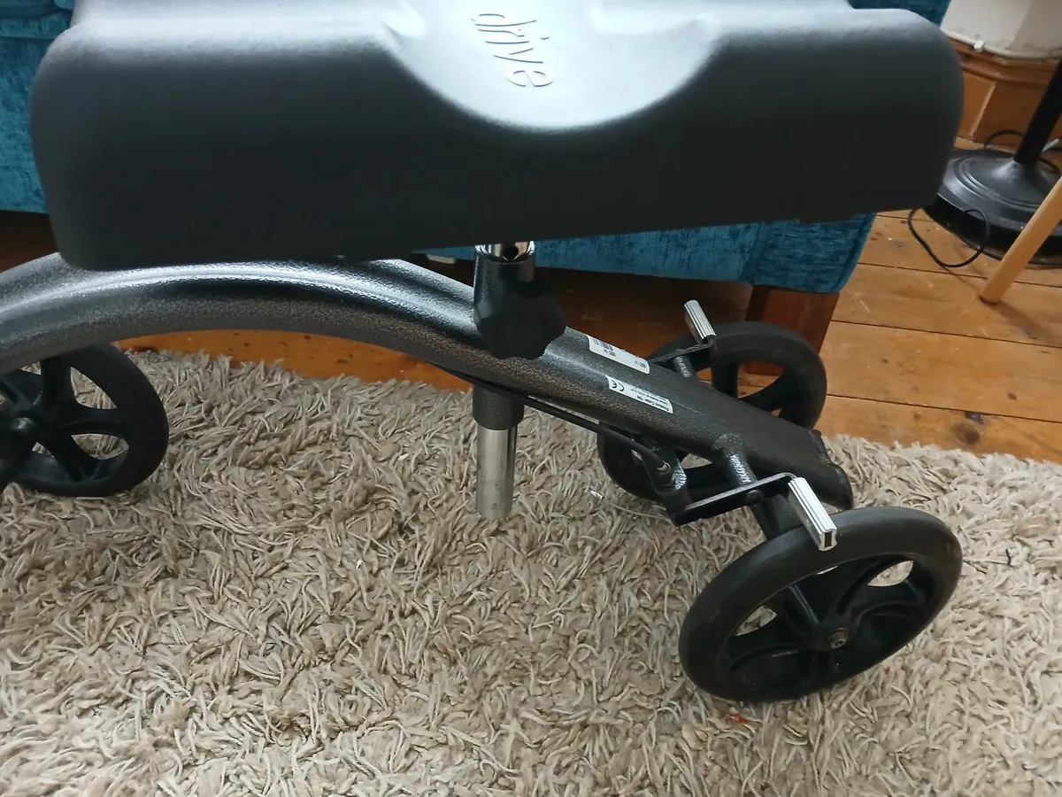 Knee scooter foldable - Image 4