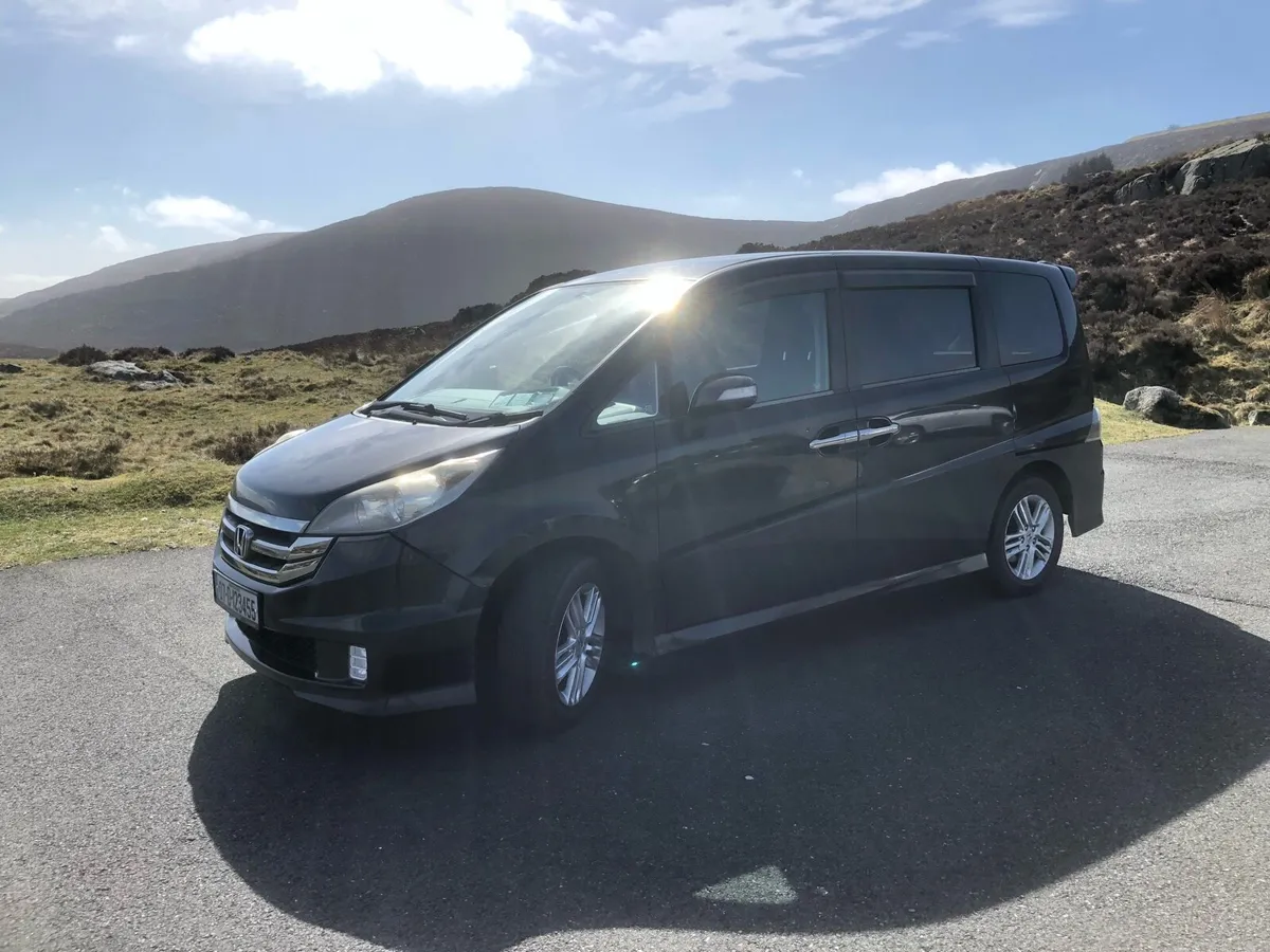 Honda Stepwagon spacious 8 seater people carrier - Image 1