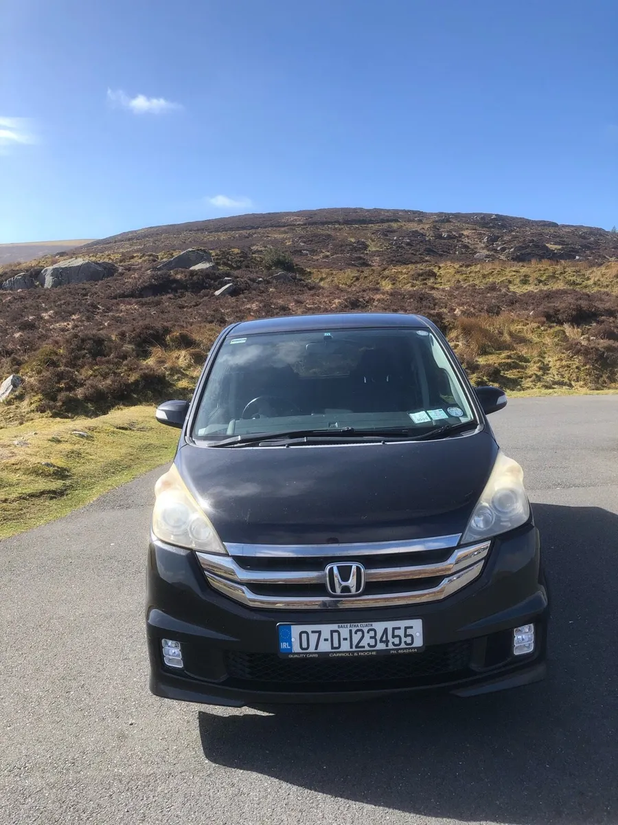 Honda Stepwagon spacious 8 seater people carrier - Image 2