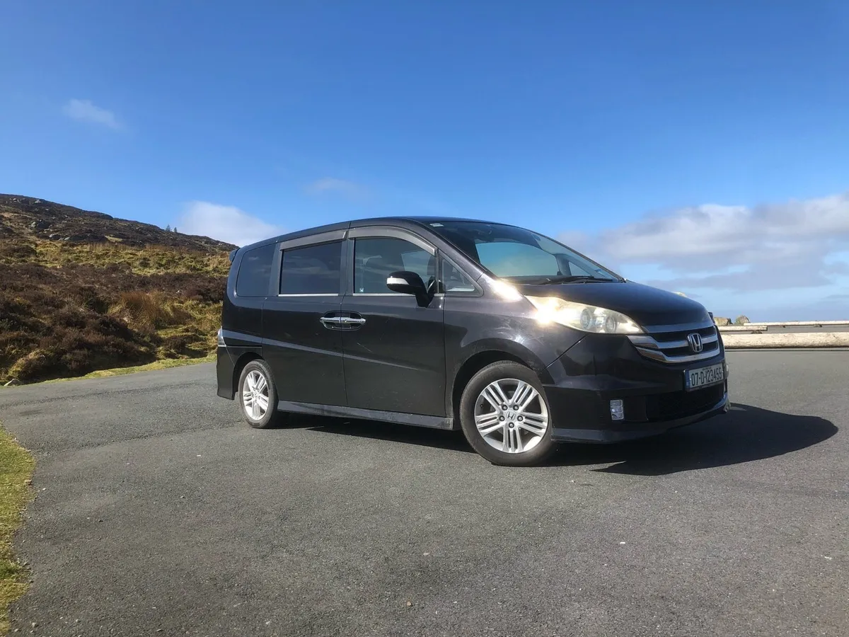 Honda Stepwagon spacious 8 seater people carrier - Image 3
