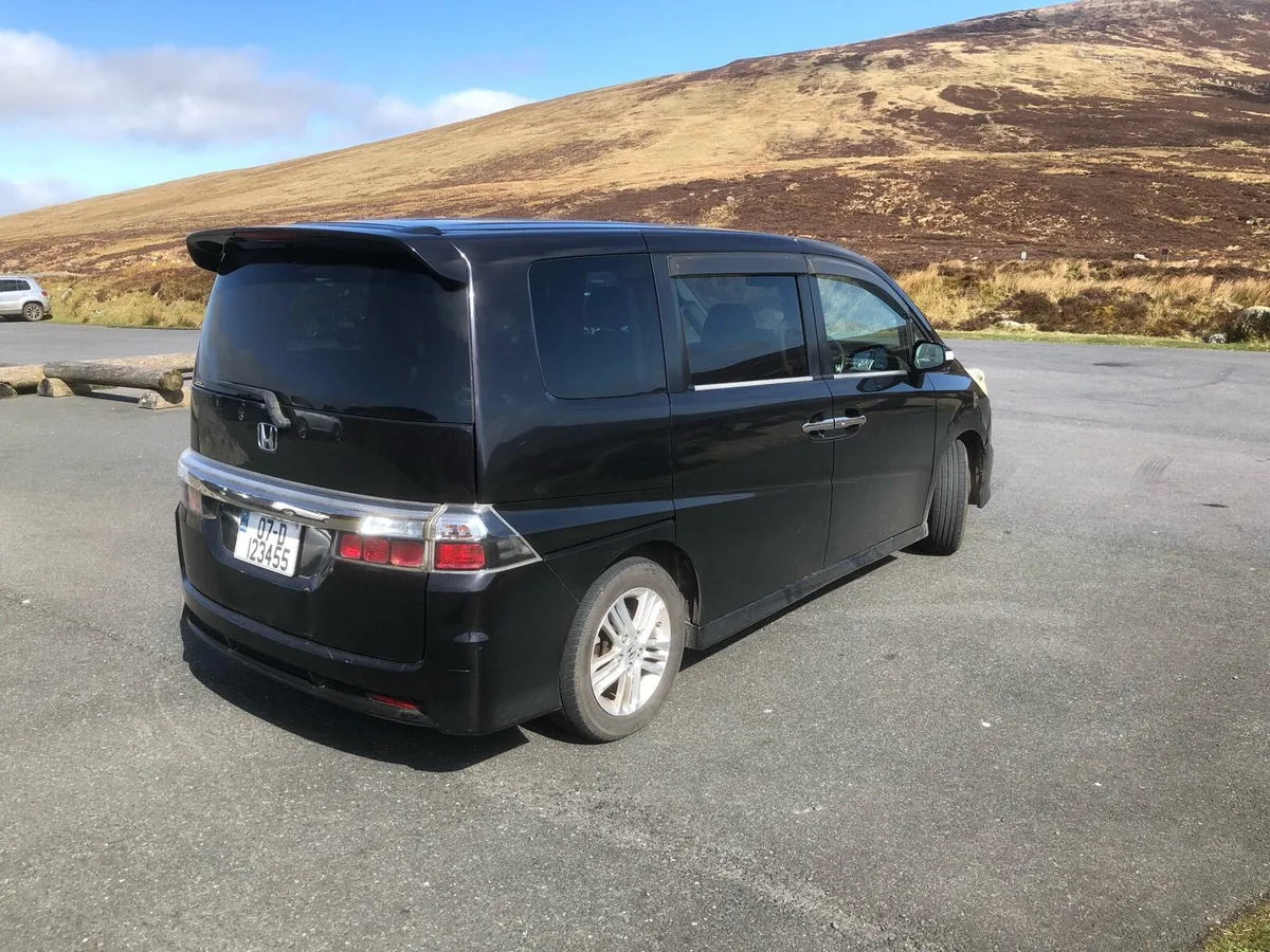 Honda Stepwagon spacious 8 seater people carrier - Image 4