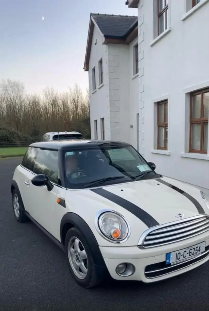 Mini Cooper 2010 - Image 1