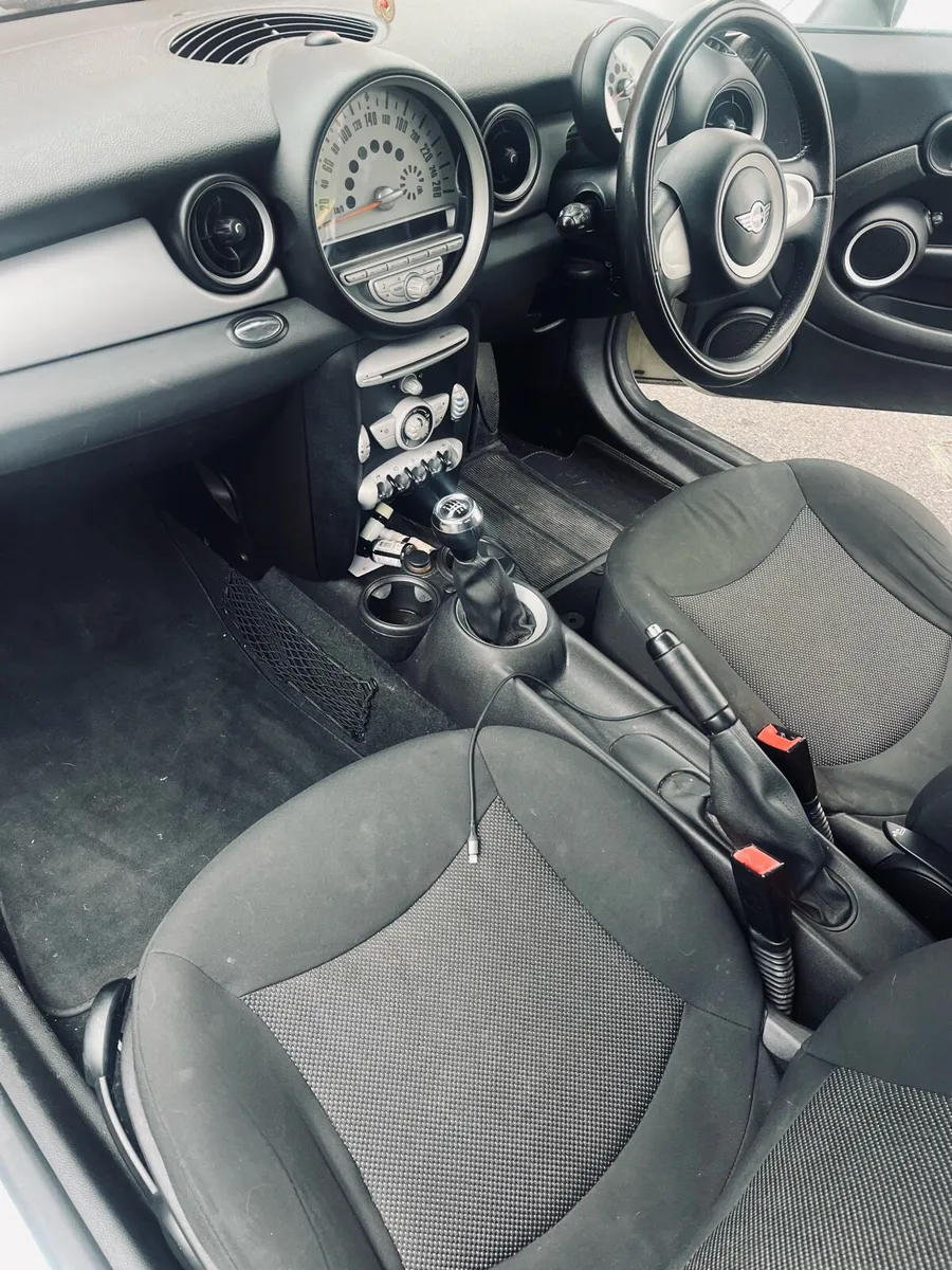Mini Cooper 2010 - Image 3