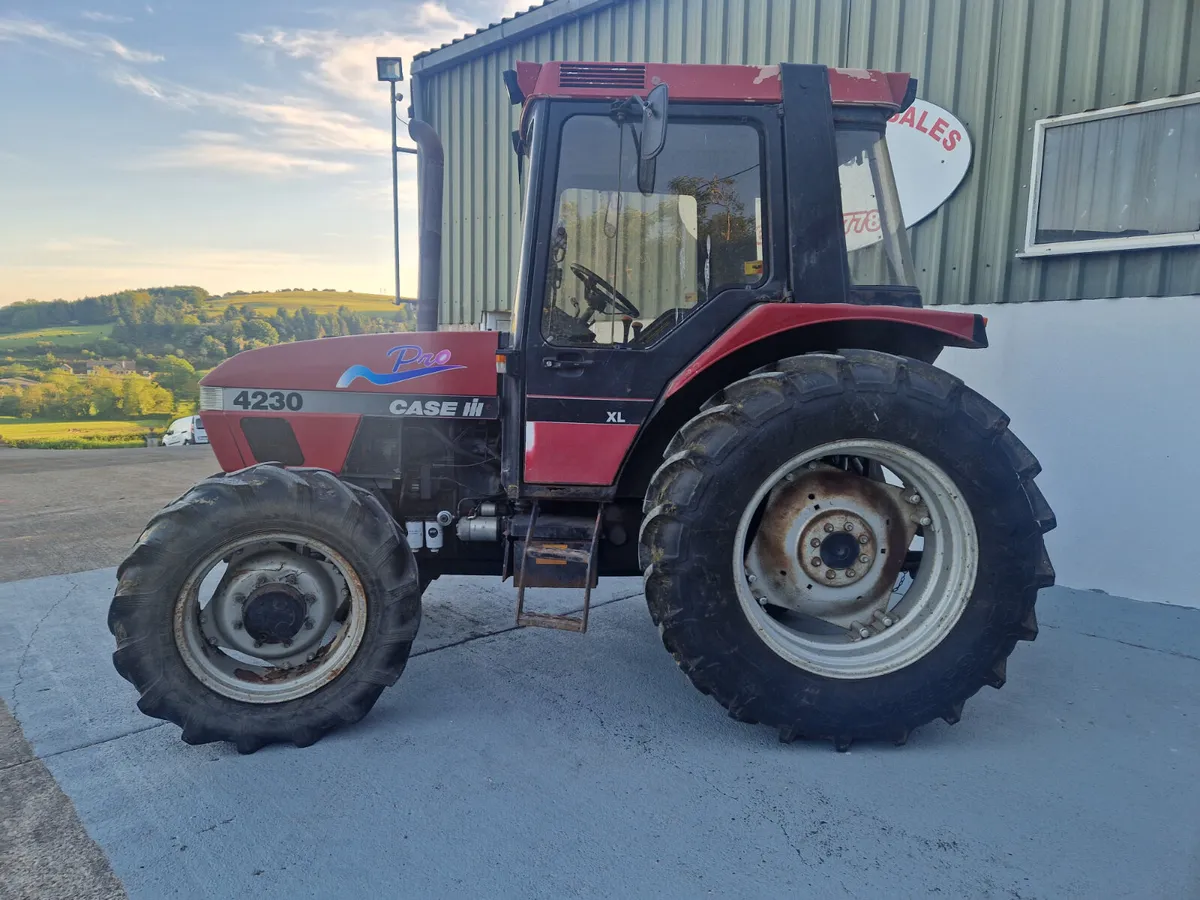 CASE 4230 TRACTOR - Image 2