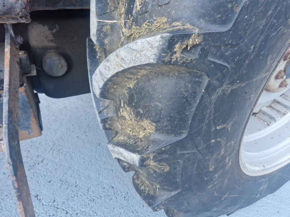 CASE 4230 TRACTOR - Image 4