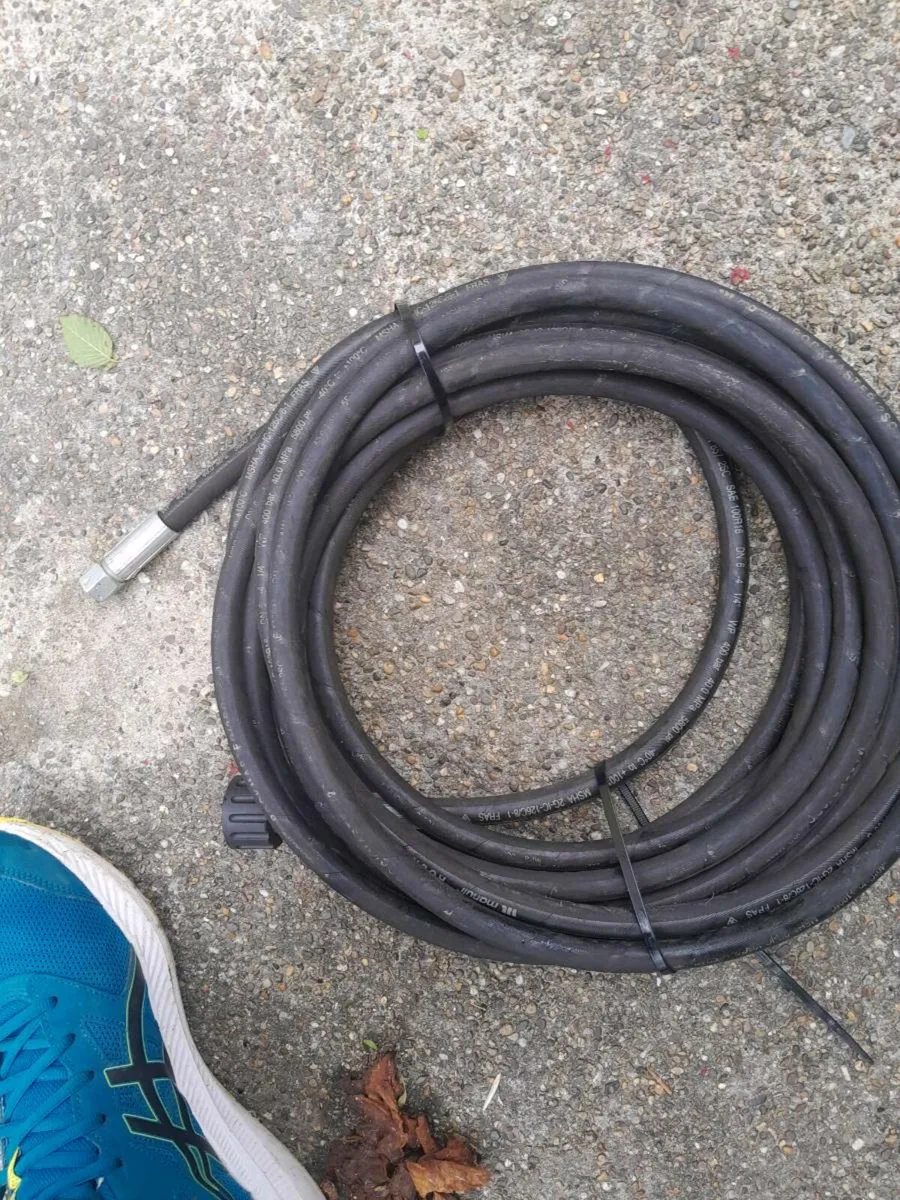 Pressure washer hose - Image 1