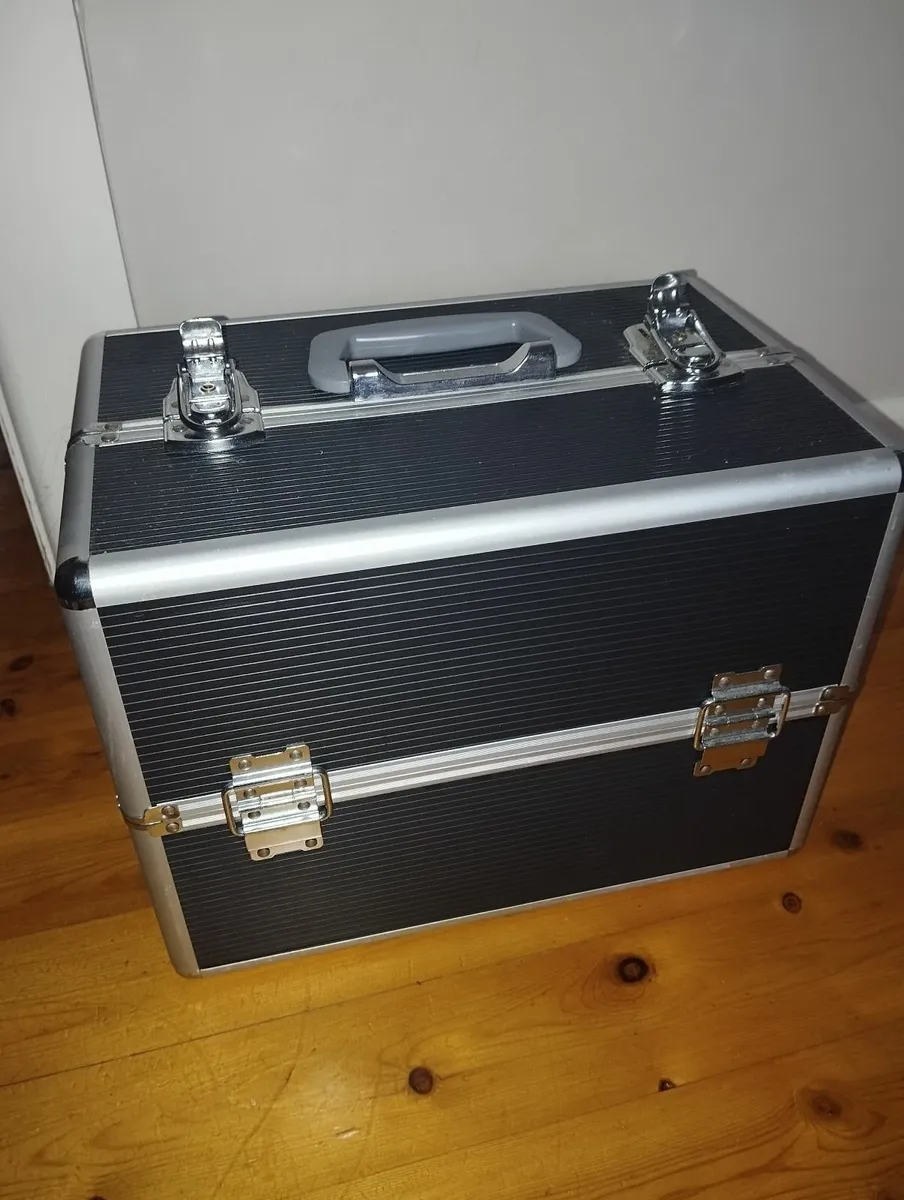 Cosmetic case, makeup vanity box with accessories - Image 3