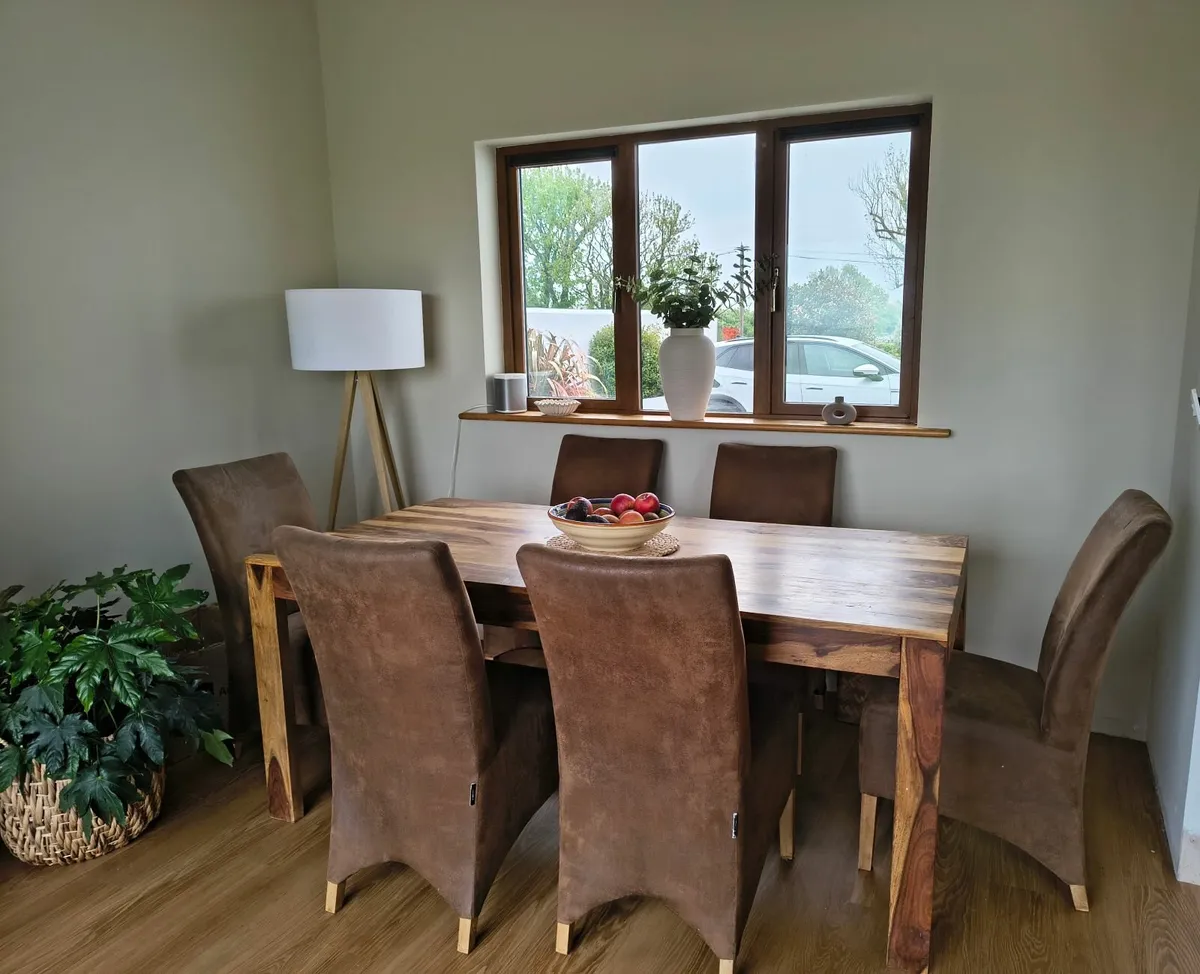 Dining Room Table and Chairs - Image 1