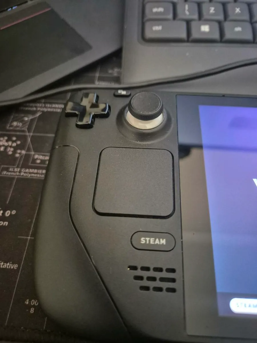 Steam Deck 256GB LCD + 512GB SD Card + Case - Image 3