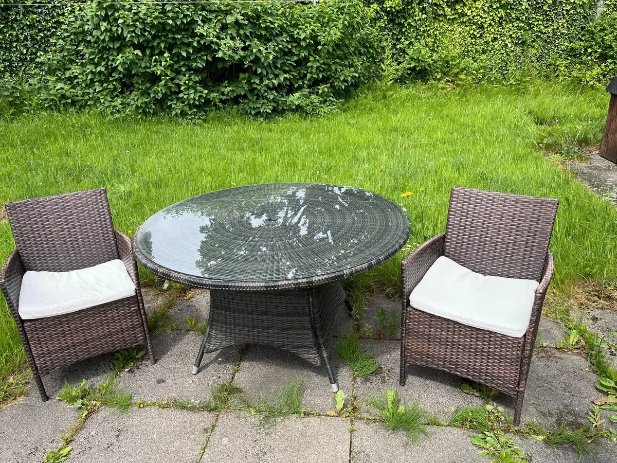 Large outdoor table and chairs - Image 1