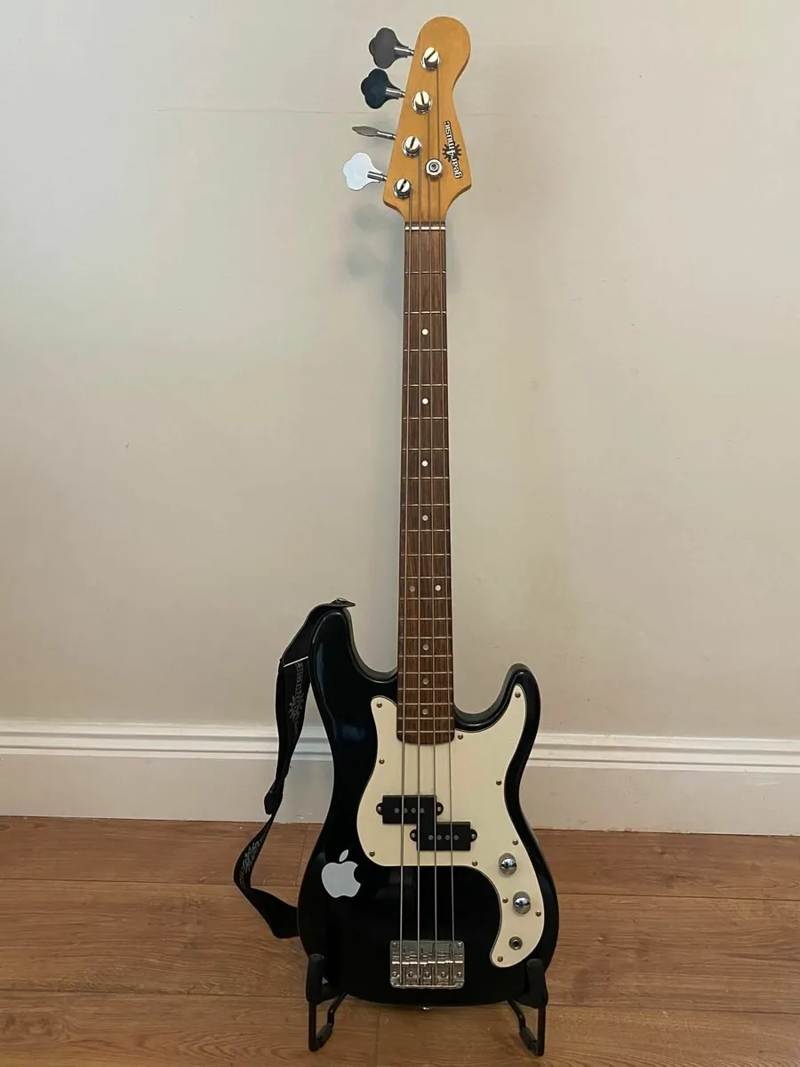 3/4 bass guitar - Image 1