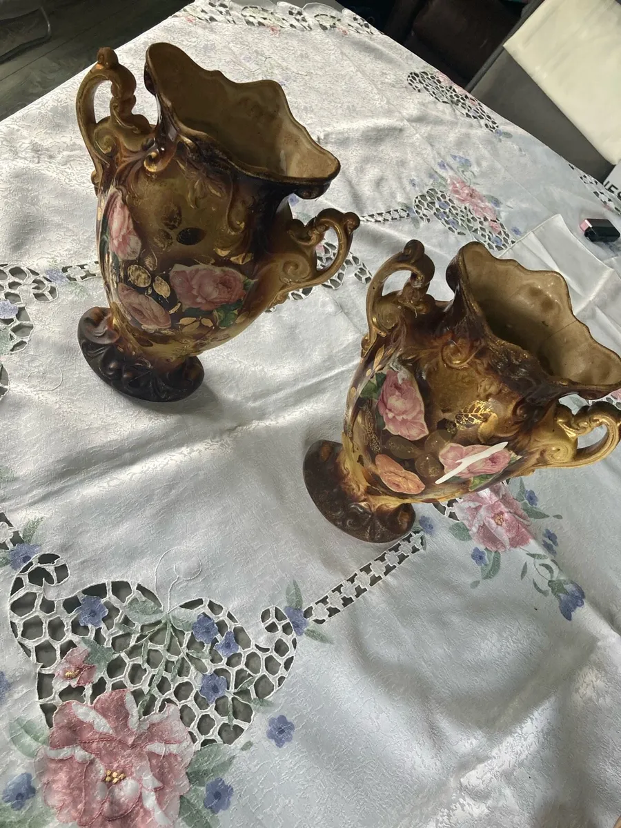 Ornamental vases - Image 1