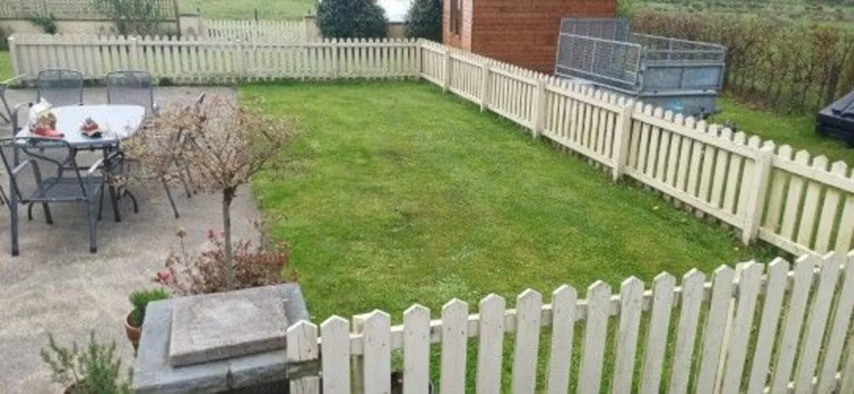 Used picket fencing