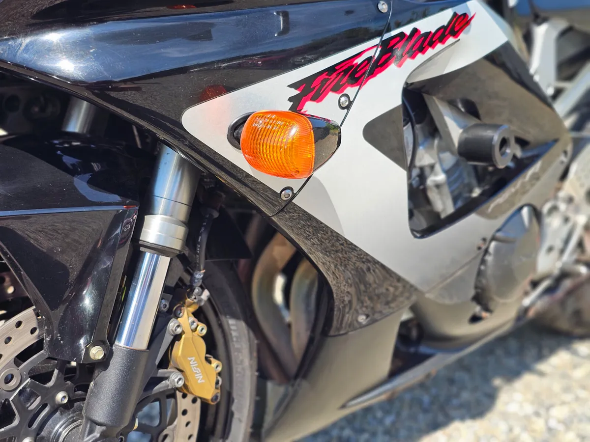 2000 Honda 929RR FIREBLADE ORIGINAL EXAMPLE - Image 4
