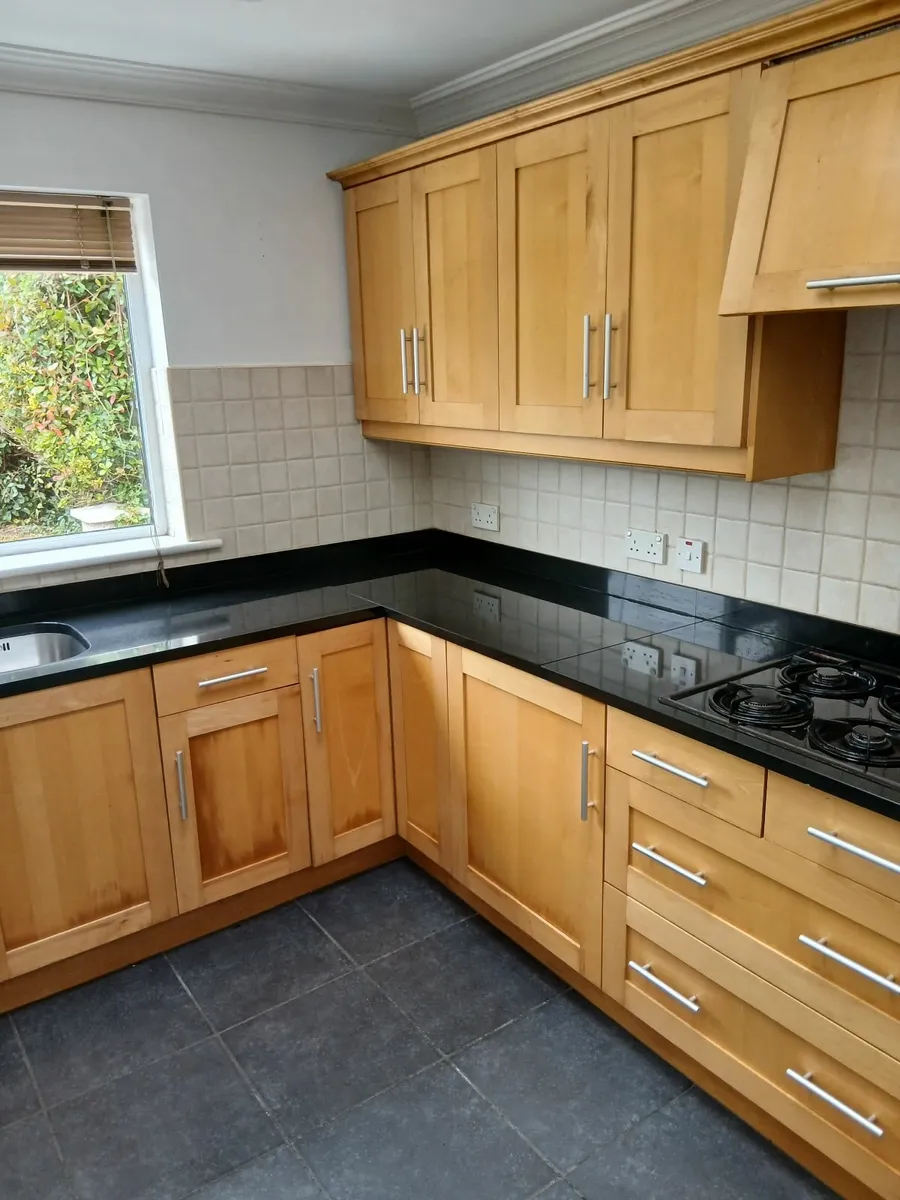 Complete Kitchen with appliances - Image 2