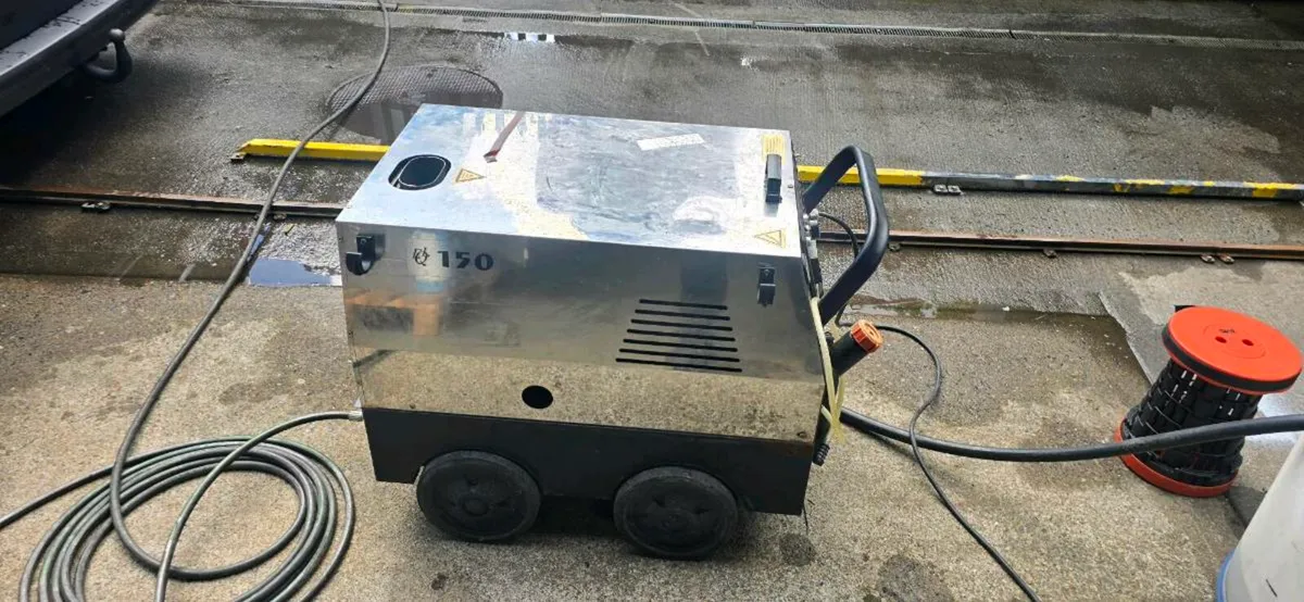 Hot and cold power washer professional. - Image 1