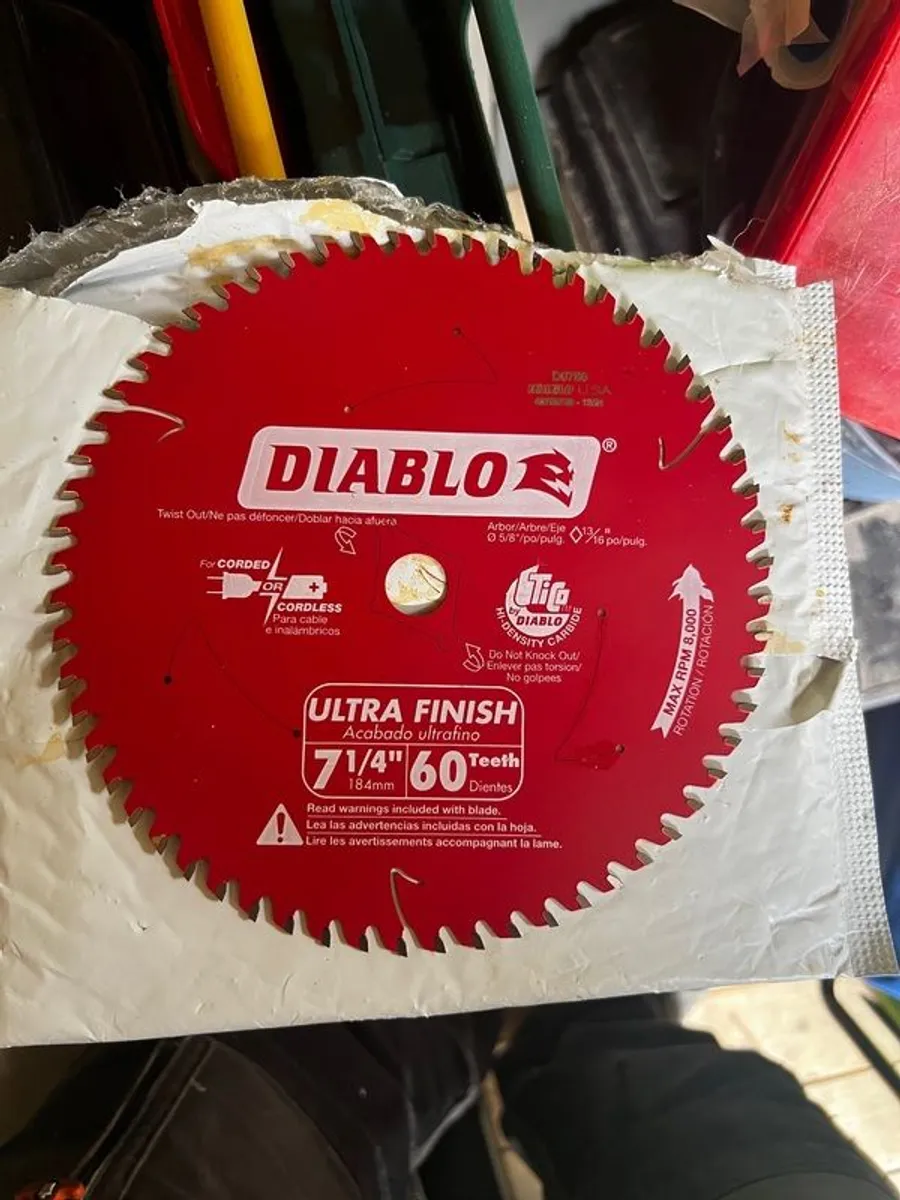 DeWalt DCS365n Cordless Mitre Saw - Image 4