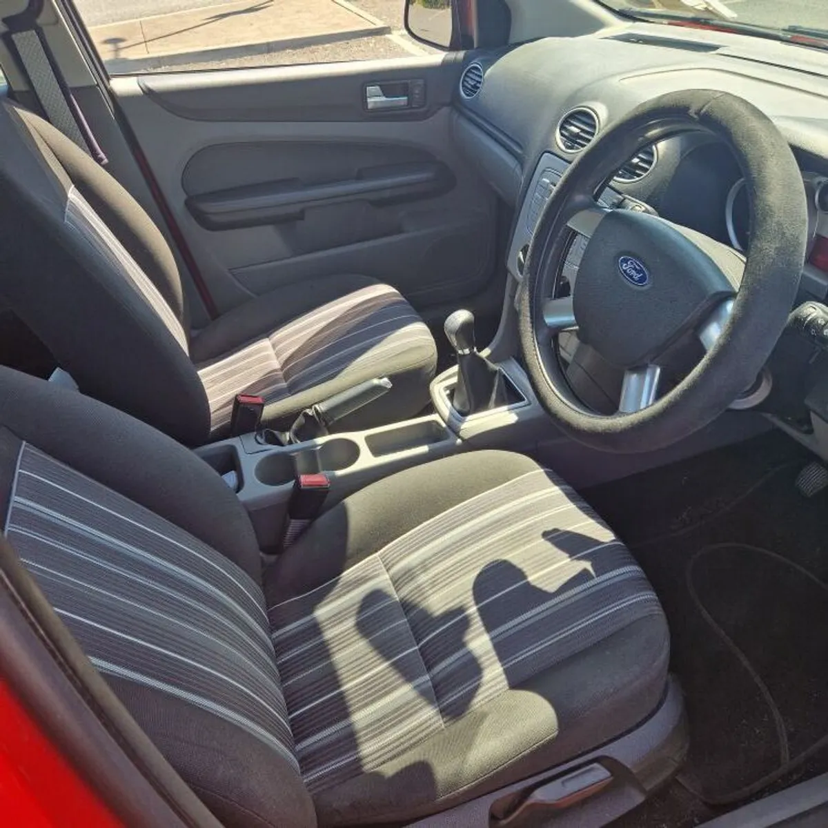 2010 Ford Focus - Image 2