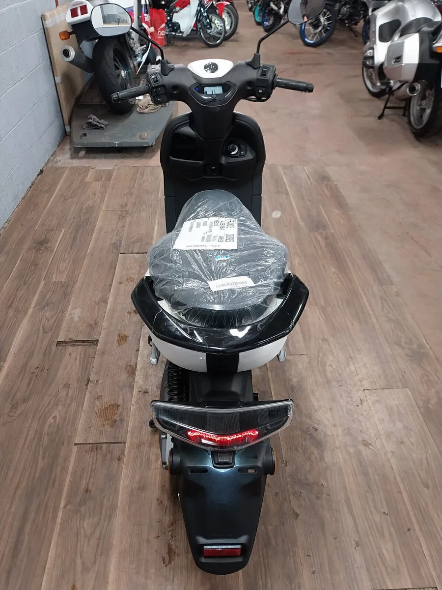 Yamaha Neos Electric Scooter - Image 3