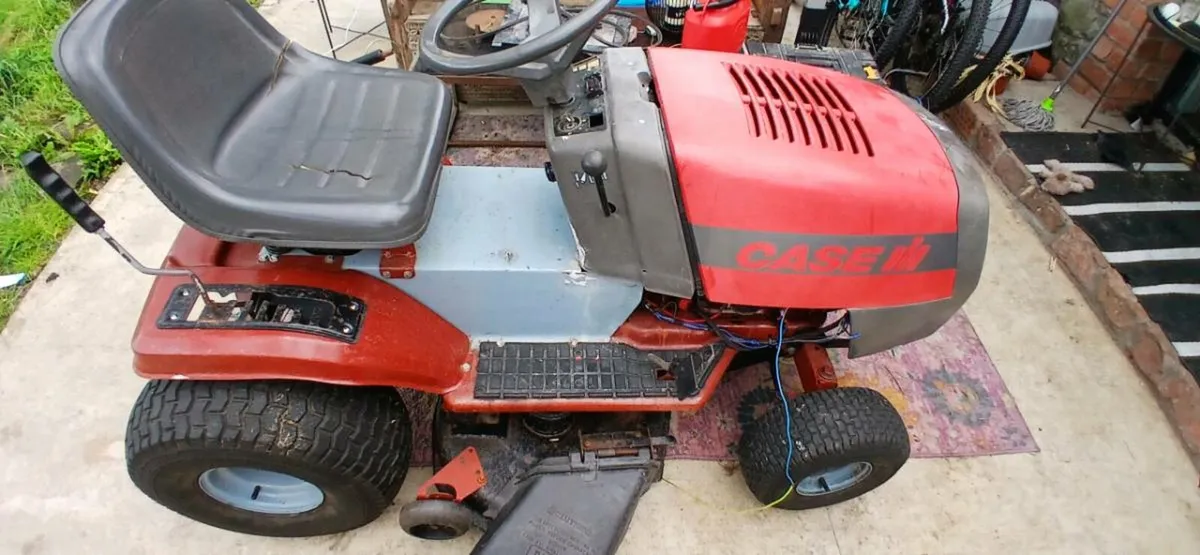 Ride on lawn mower - Image 2