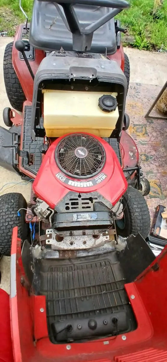 Ride on lawn mower - Image 4