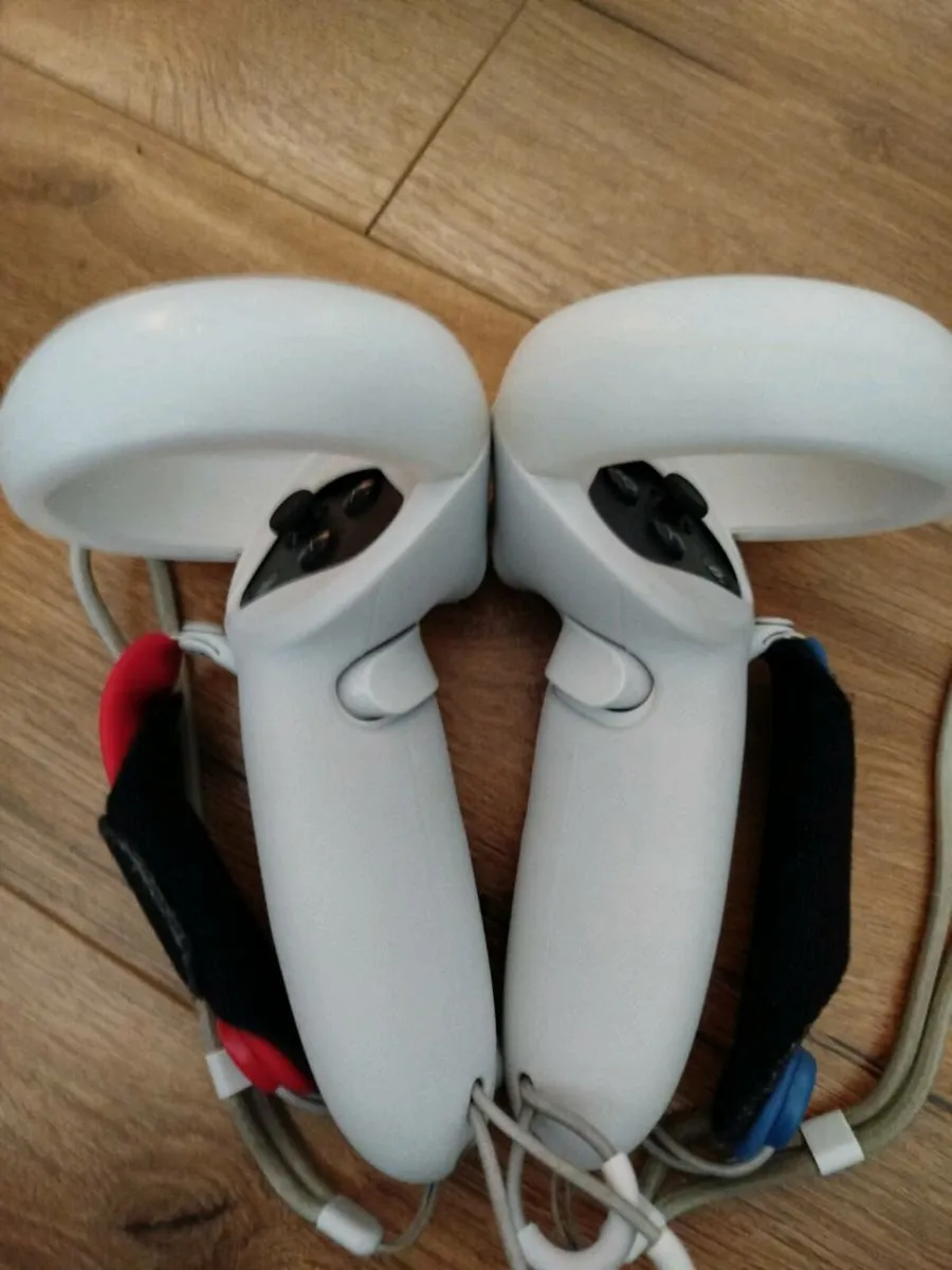 Oculus | Meta Quest 2 & Extra Equipment - Image 4