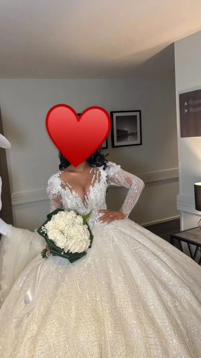 Wedding dress - Image 2