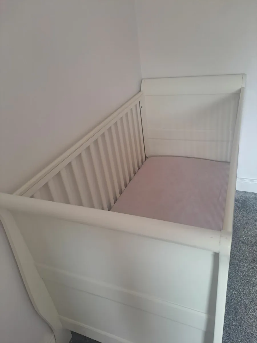 Mamas and Papas Cot bed - Image 4