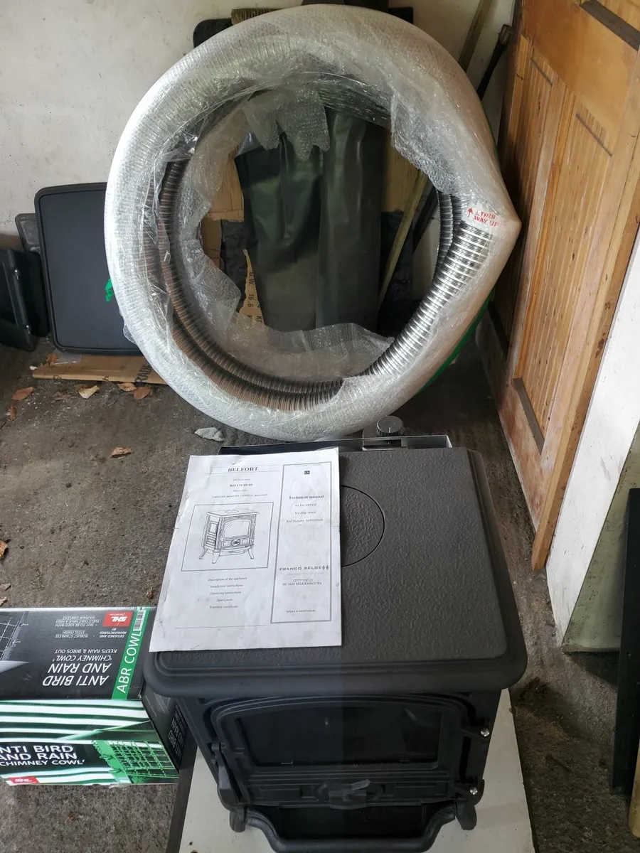 New Franco Belge 5kw oil stove and flexi flue etc - Image 4