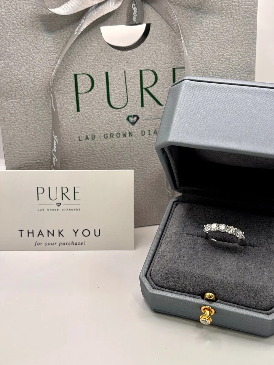 5 Stone Diamond Band | Valued €1,700 - Image 1