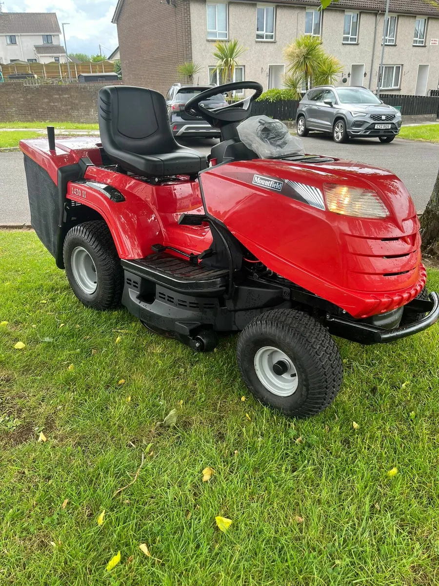 Mountfield petrol ride on lawnmower - Image 2