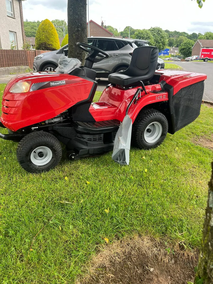 Mountfield petrol ride on lawnmower - Image 3