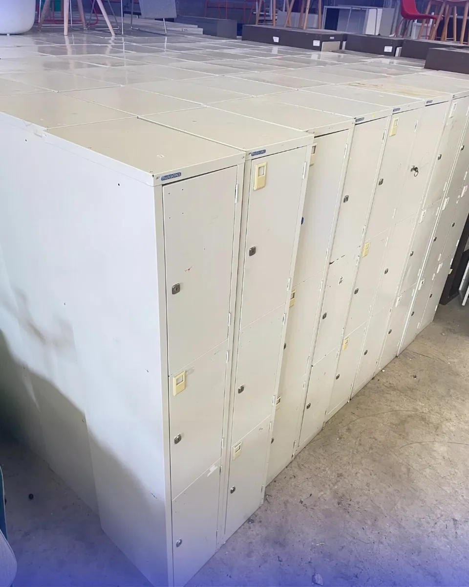 Grey 3 Door Lockers Available ~ 200 In Stock! - Image 2