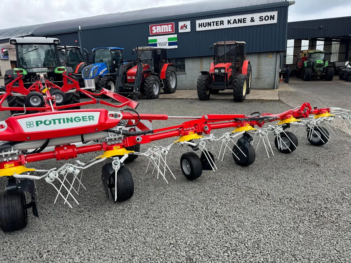 New Pottinger 40ft Trailed tedder - Image 3