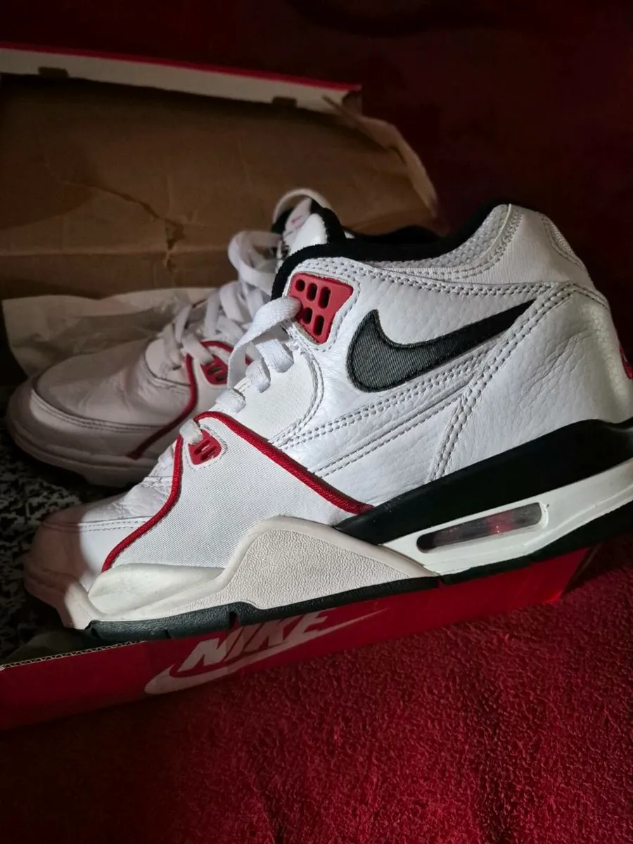 NIKE AIR TRAINERS - Image 2