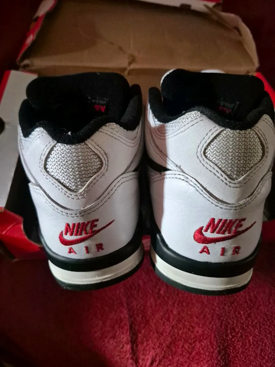 NIKE AIR TRAINERS - Image 3