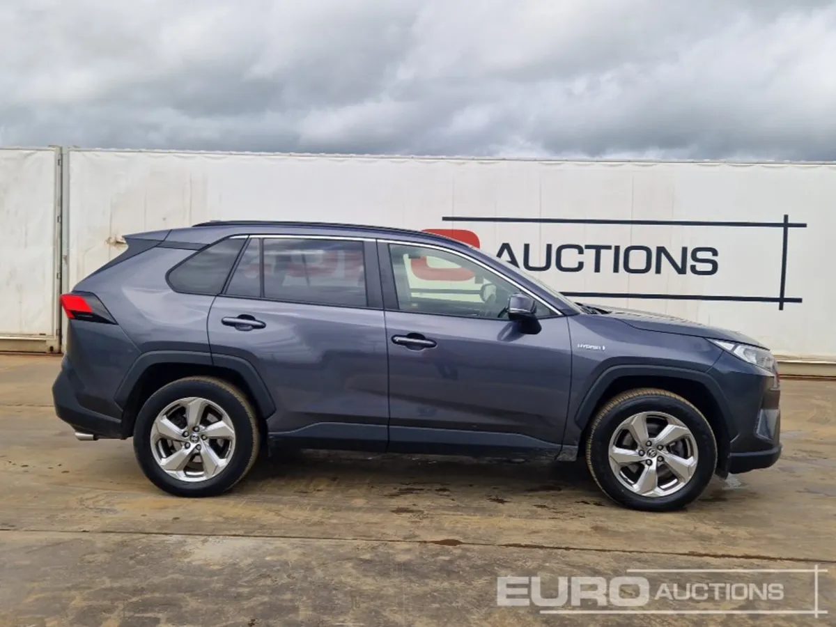 2021 Toyota RAV 4 - Image 2