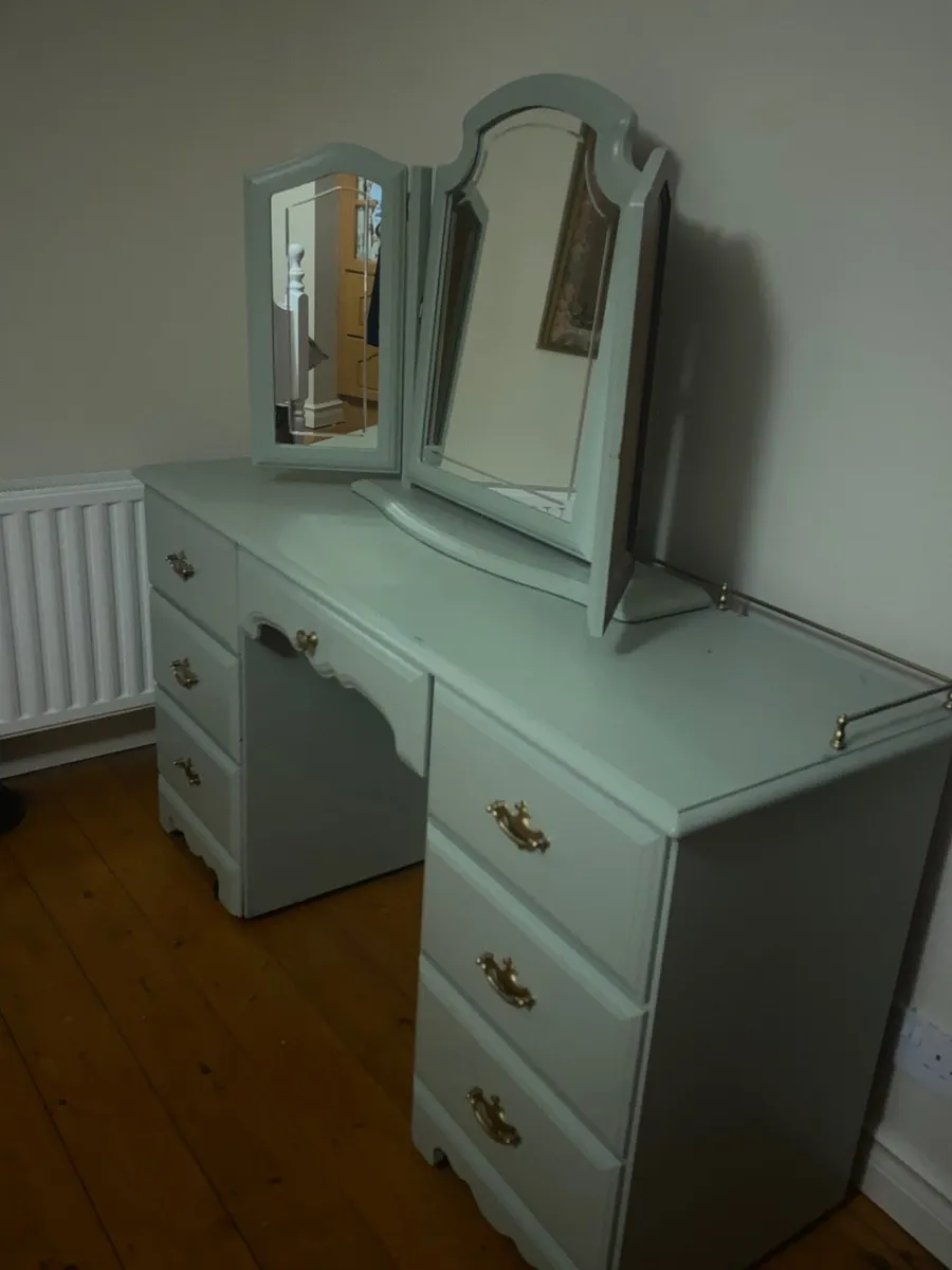 Dressing table - Image 1