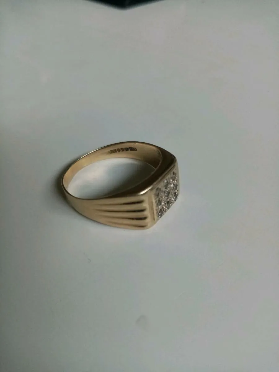 Men's Solid 9ct Gold Signet Ring - Image 4