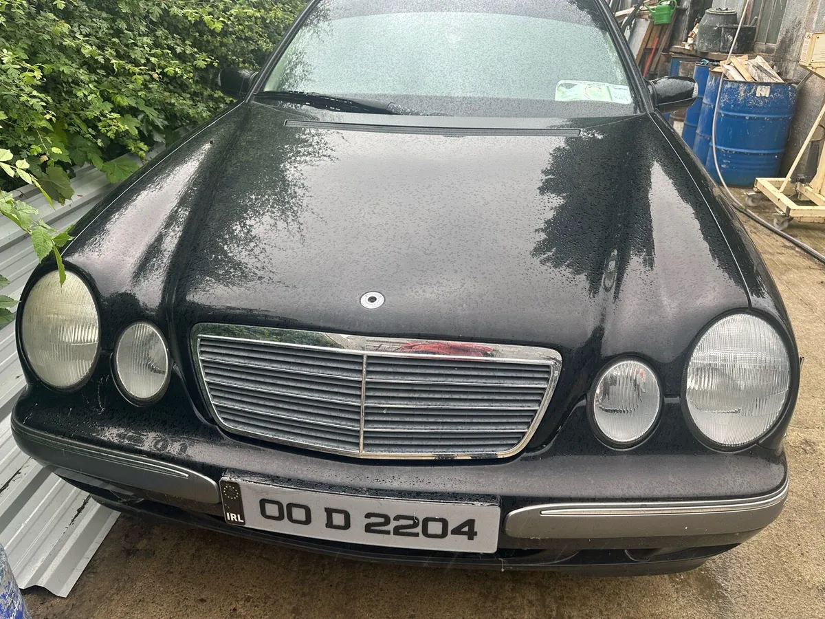 Mercedes limousine 2000 - Image 1